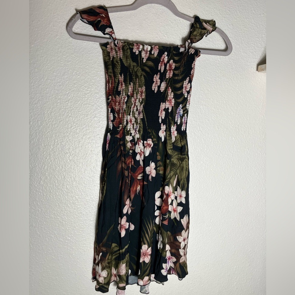 NWT- CHASER Tropical Floral Flutter Sleeved Mini‎ Dress